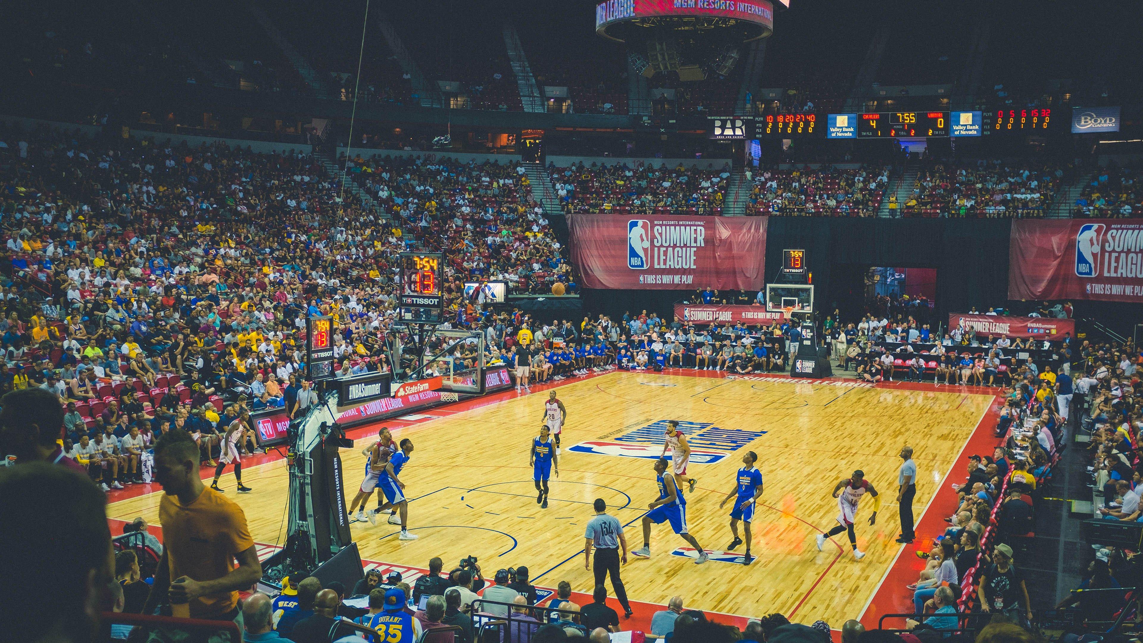 上赛季最佳阵容全数西迁 詹姆斯西游加剧联盟失衡